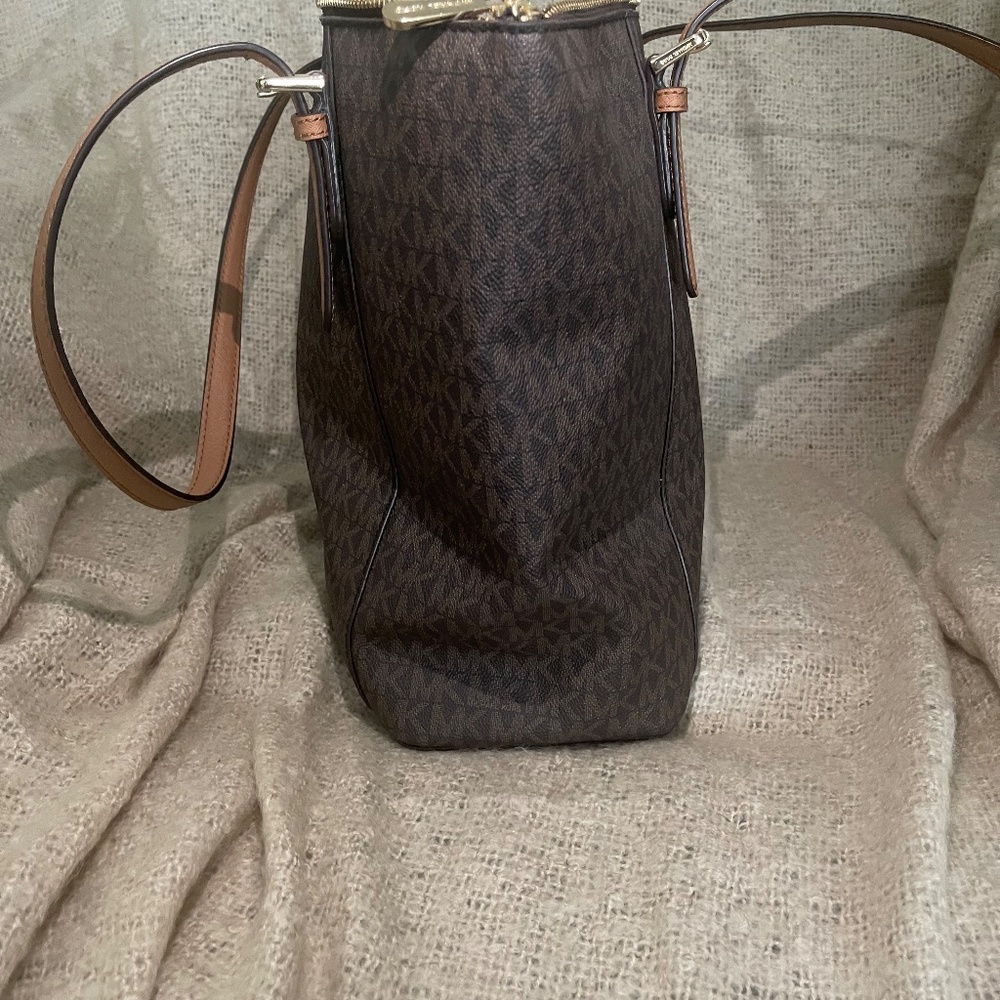 Brown Logo - image 3